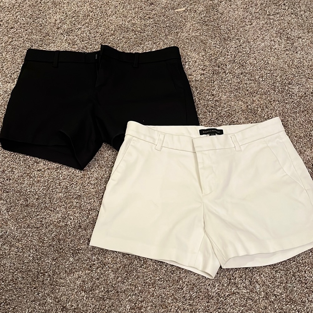 Banana Republic mid rise shorts, white/black, size 0P